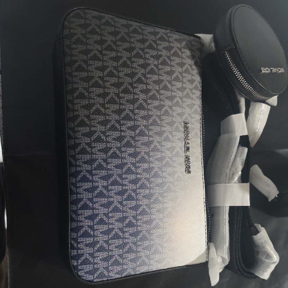 Michael Kors Black and Gray Logo Shoulder Bag Jet Set Travel NWT